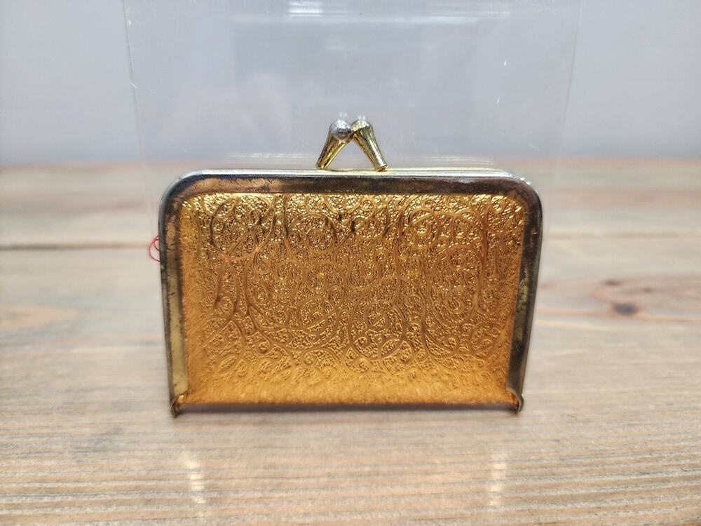 VINTAGE MINI POCKET SEWING KIT - GOLD COLORED - KISS LOCK - MADE IN HONG KONG